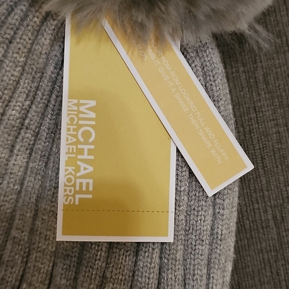 Michael Kors Cable Knit Fleece Lined Cuffed Pom Pom Winter  display picture 3
